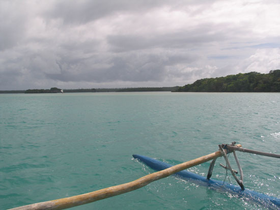 ile_des_pins_36_pirogue_baie_upi