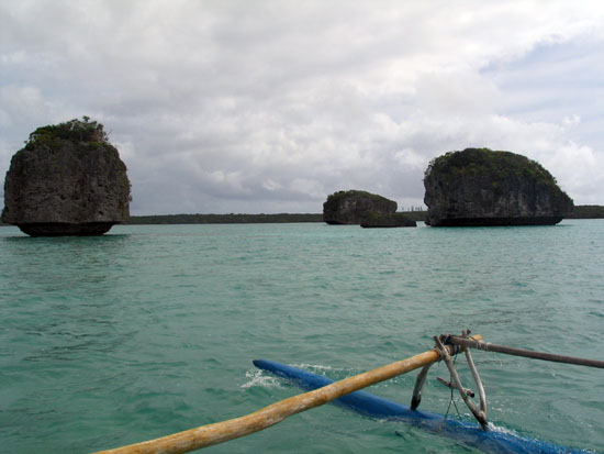 ile_des_pins_43_pirogue_baie_upi