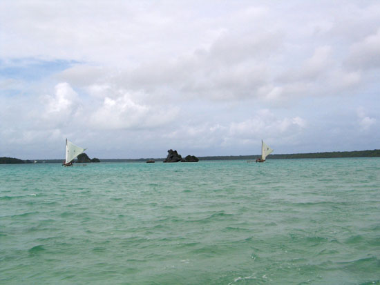 ile_des_pins_47_pirogue_baie_upi